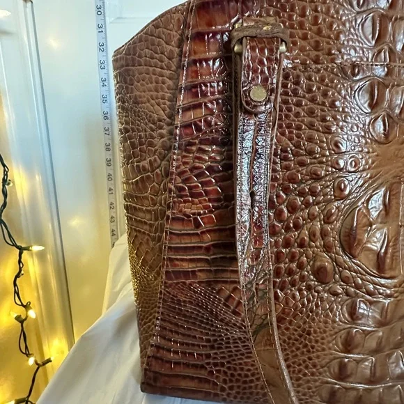Elegant Brahmin Crocodile-Embossed Tote Bag - Picture 4 of 12